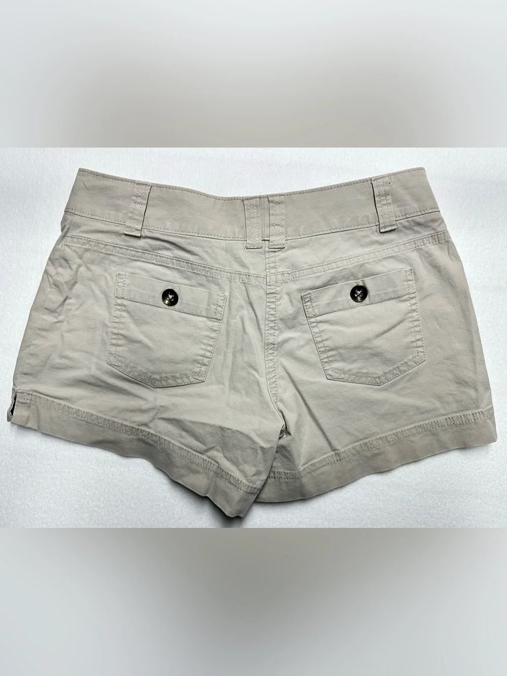 New York & Company Khaki High Waist Shorts Women’s Size 2 – 4” Inseam Summer